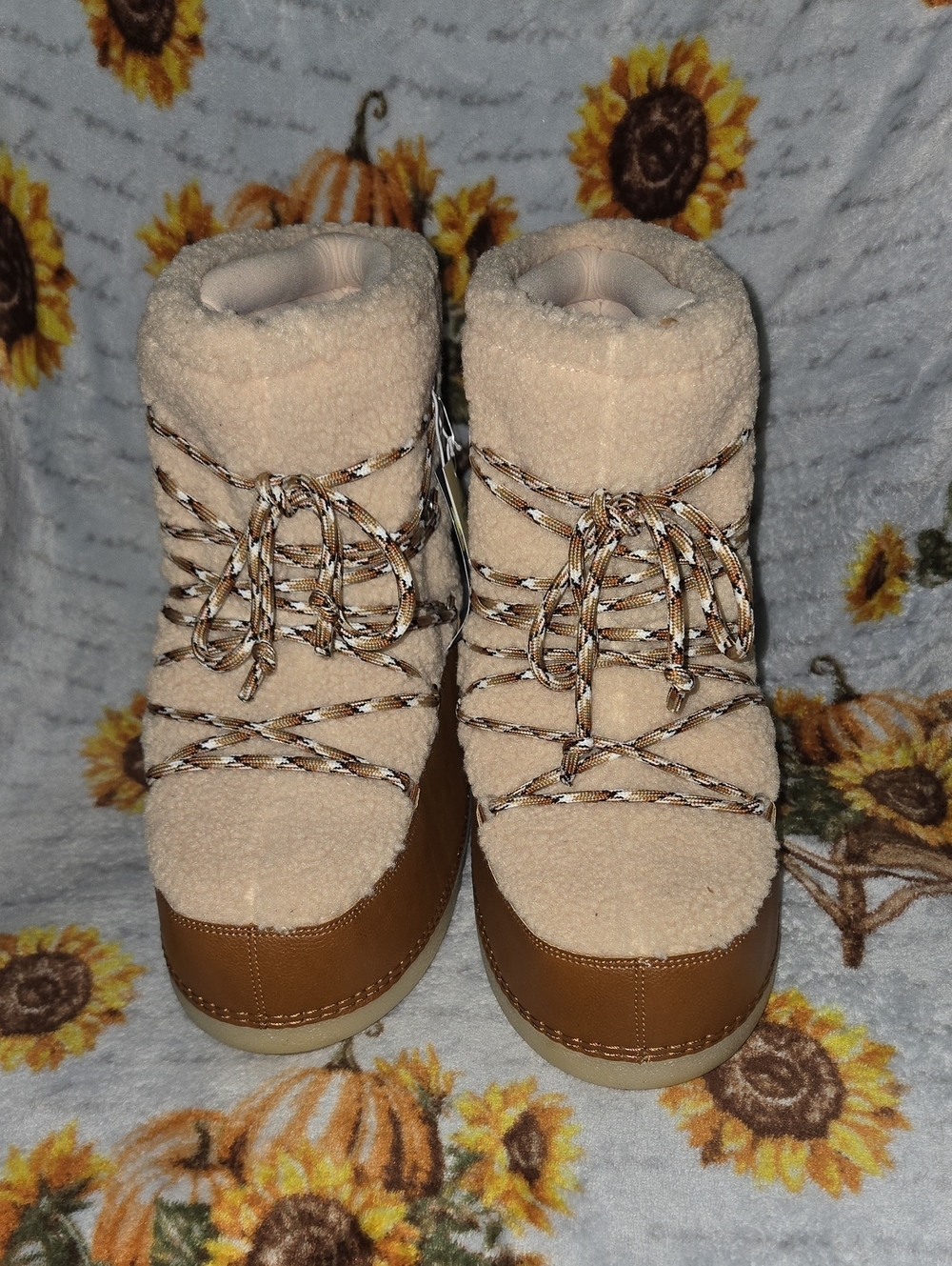 Universal Thread Cream Sherpa Winter Ankle Boots with Brown Trim